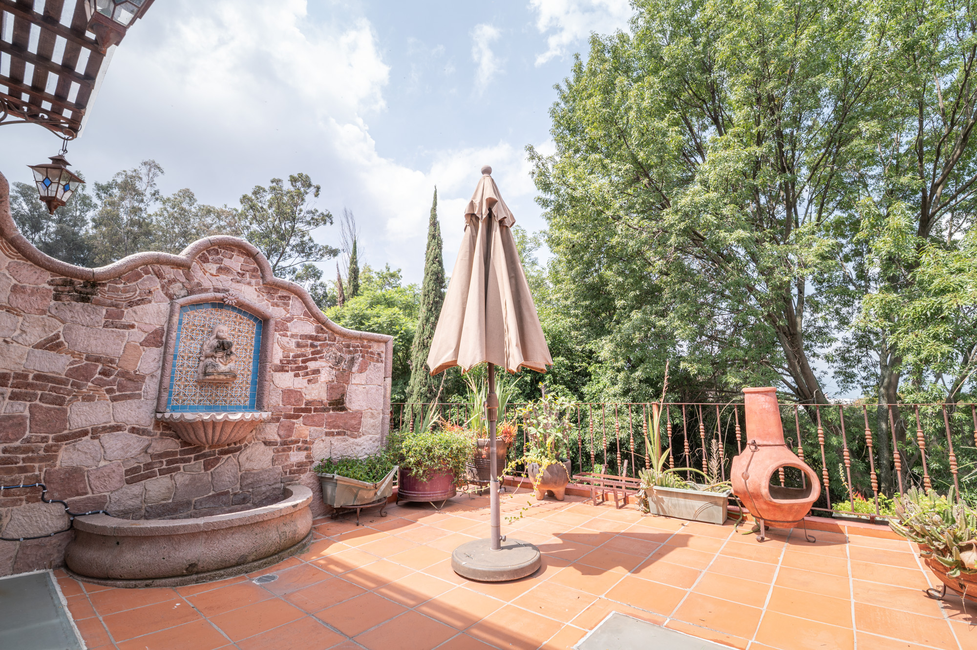 Terraza con fuente