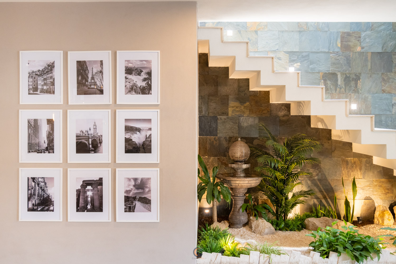 Escalera con fuente interior